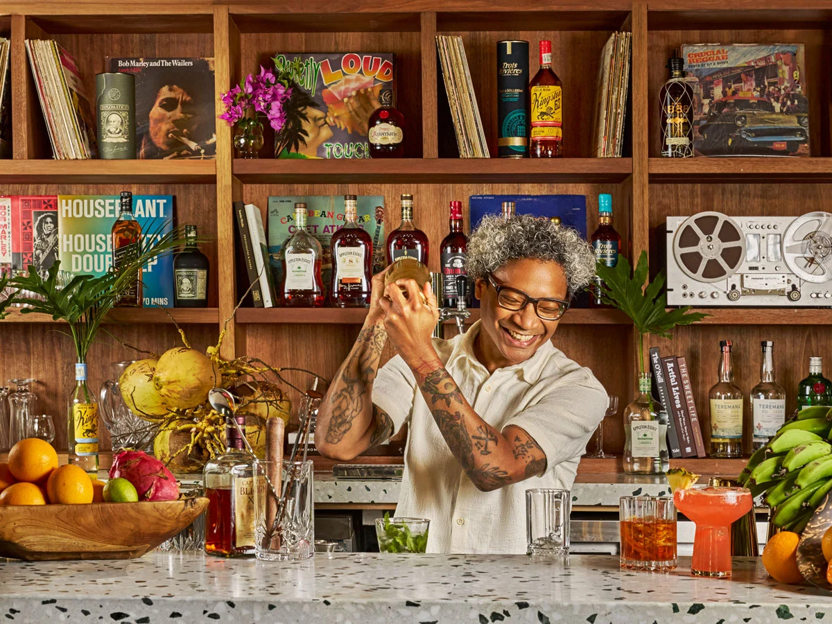 Sandals Saint Vincent and the Grenadines Three Jewels Bar Bartendar6 1