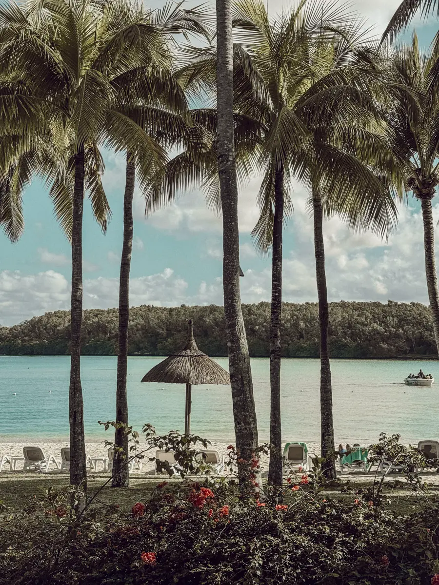 COCOtravel Beachcomber Shandrani Areal 3