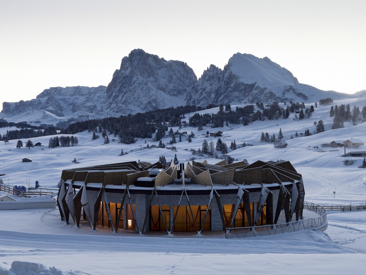 COMO Alpina Dolomites Alpina Chalet exterior winter 2