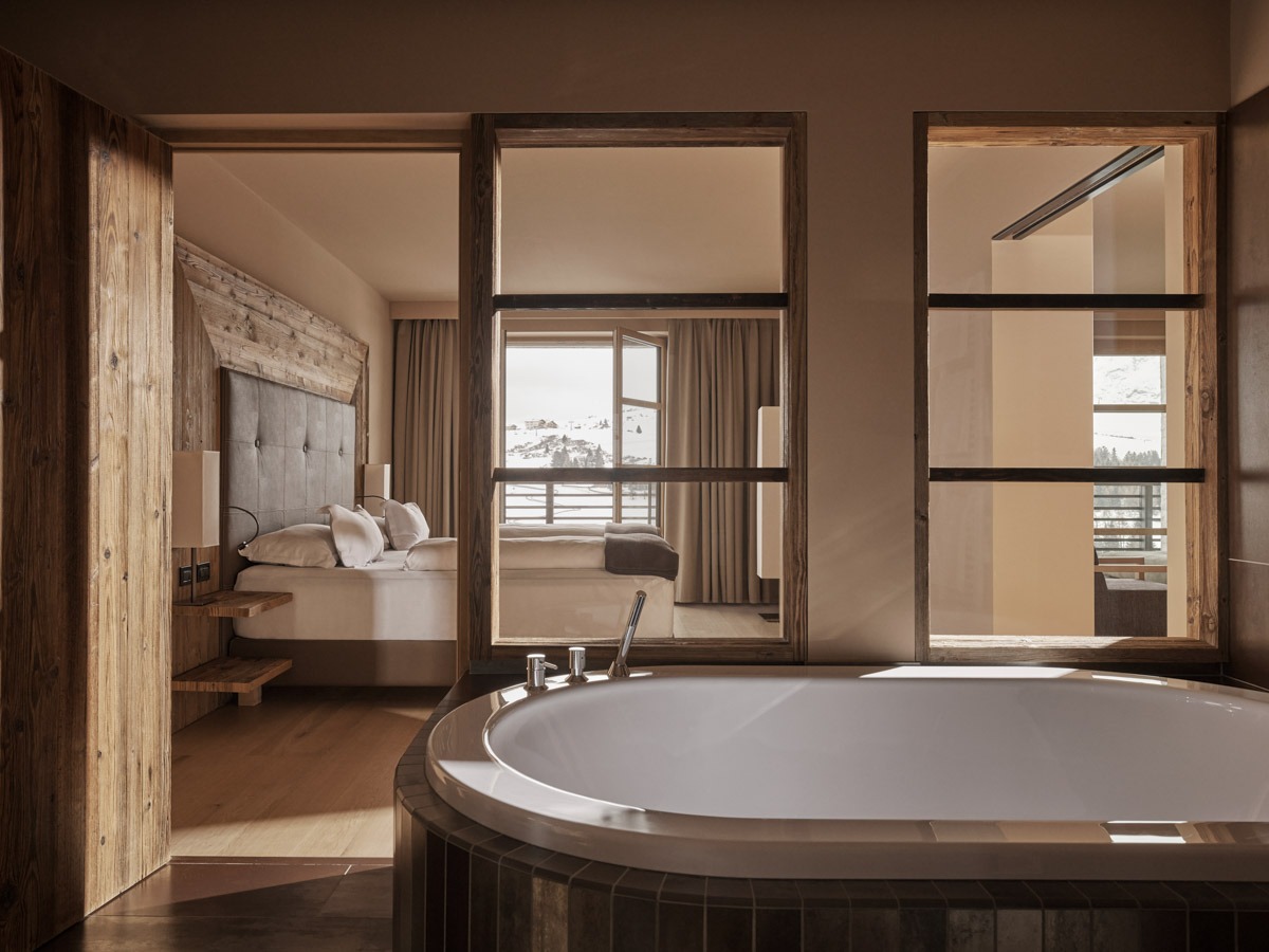 COMO Alpina Dolomites Bathroom Tub and bed background