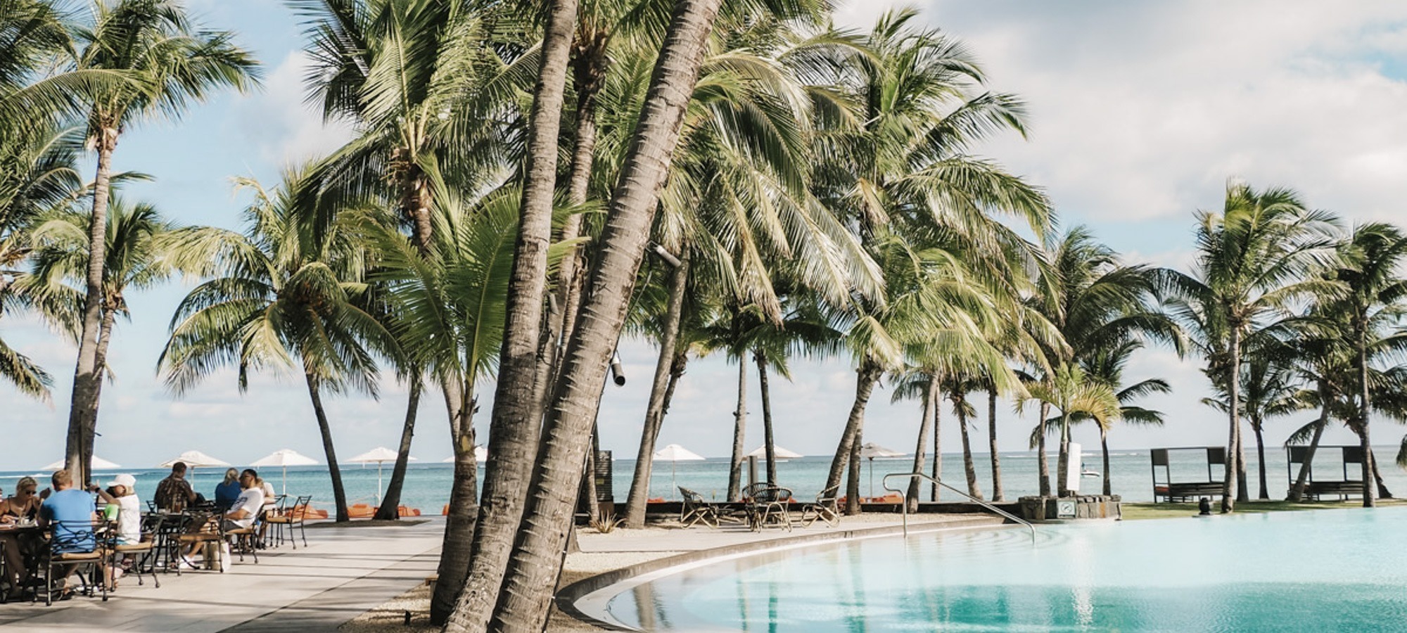 COCOtravel Beachcomber Dinarobin Pool 9 Header