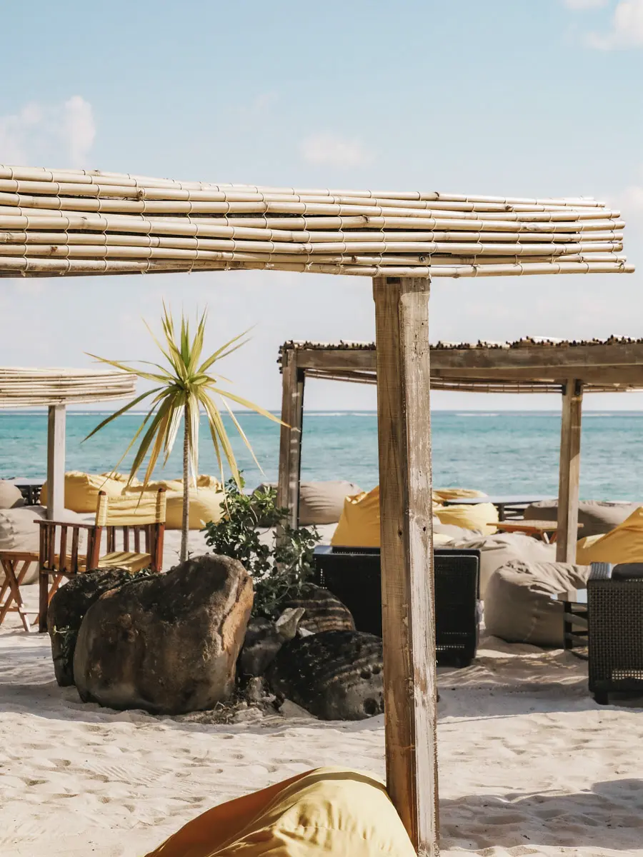 COCOtravel Beachcomber Dinarobin Strandbar 2 COCOtravel Beachcomber Dinarobin Strandbar 2