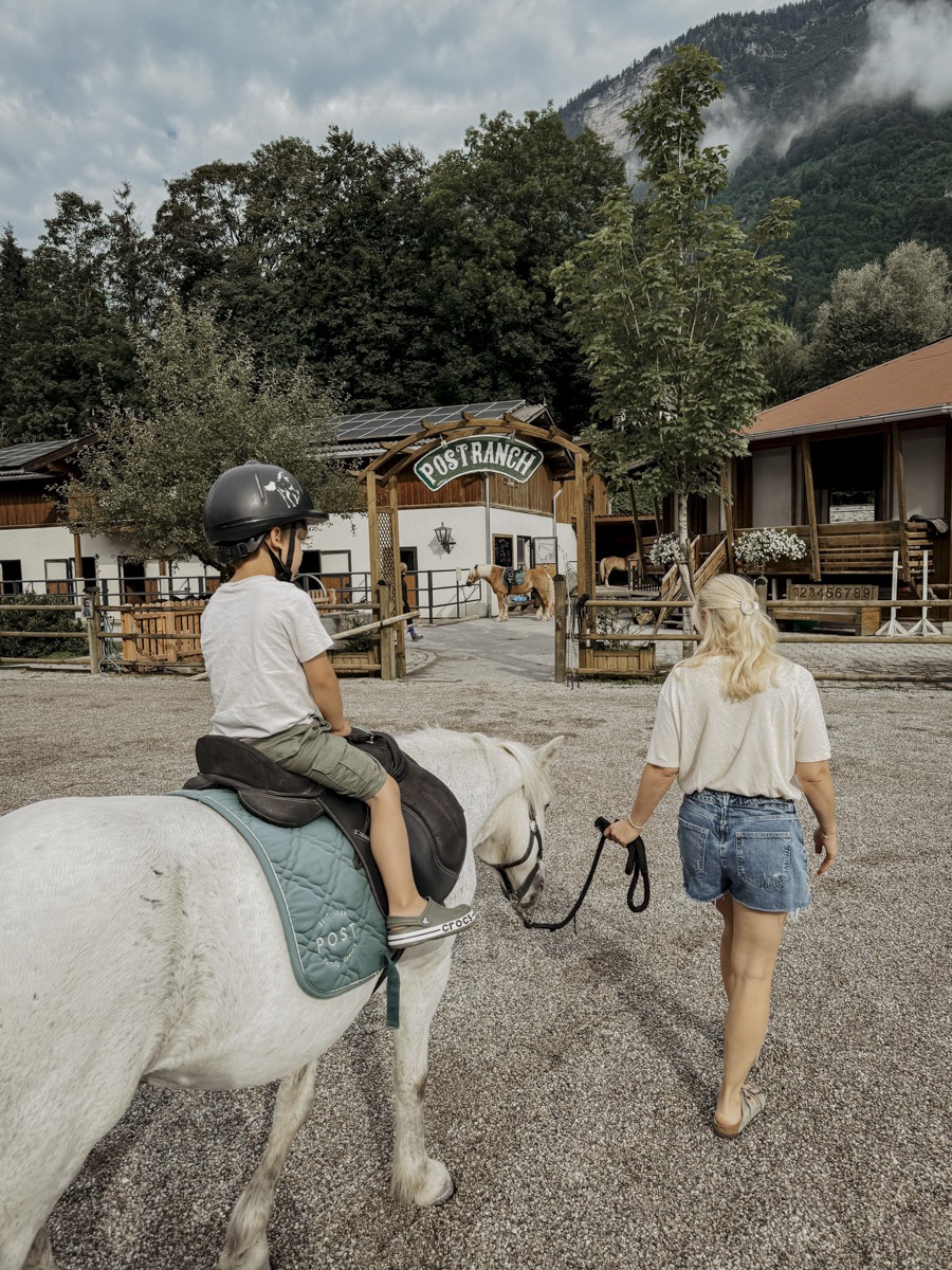 COCOtravel PostFamilyResort Ponyreiten 2 COCOtravel PostFamilyResort Ponyreiten 2