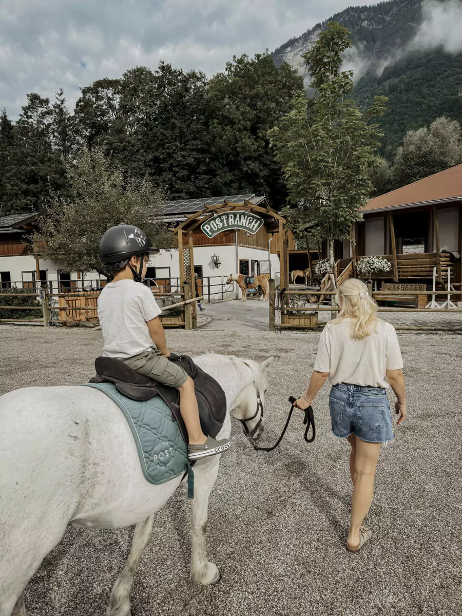 COCOtravel PostFamilyResort Ponyreiten 2 COCOtravel PostFamilyResort Ponyreiten 2