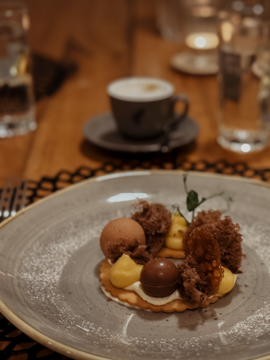 COCOtravel Baumhaus Lodge Gassner Neukirchen Abendessen1.jpg