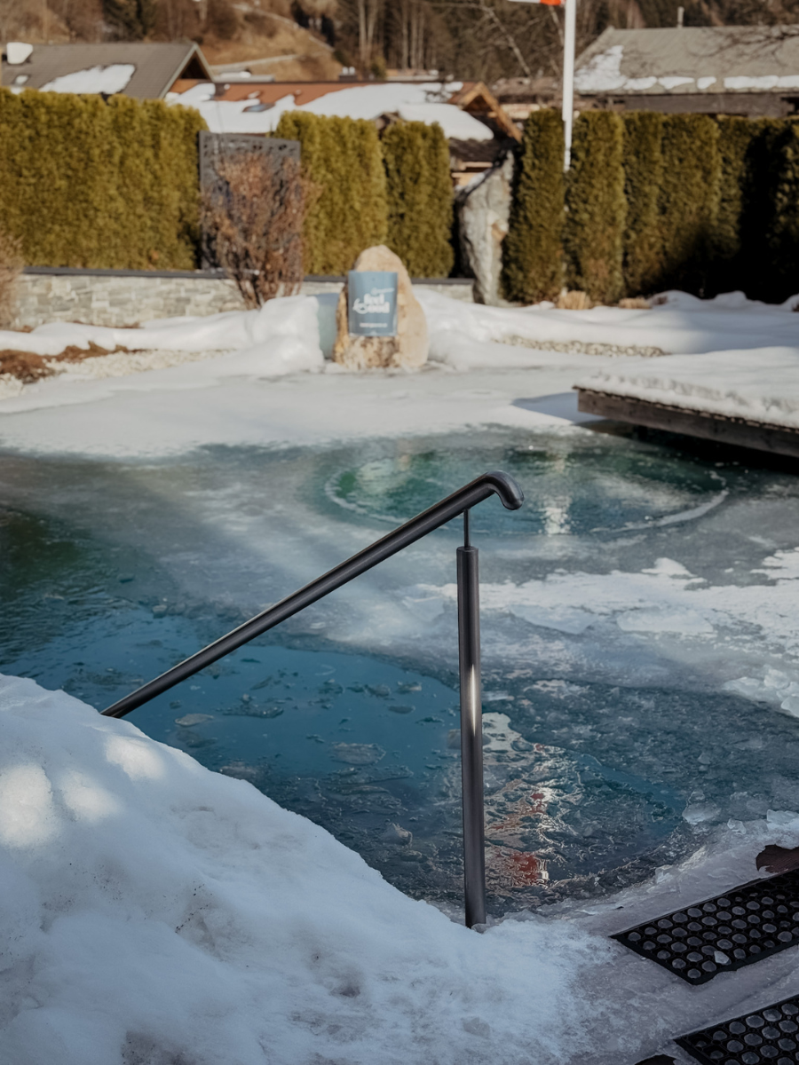 COCOtravel Baumhaus Lodge Gassner Neukirchen eisbad.jpg