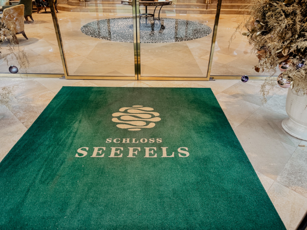 COCOtravel Schloss Seefels Eingang