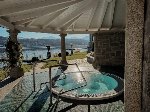 COCOtravel SchlossSeefels Spa Whirlpool1