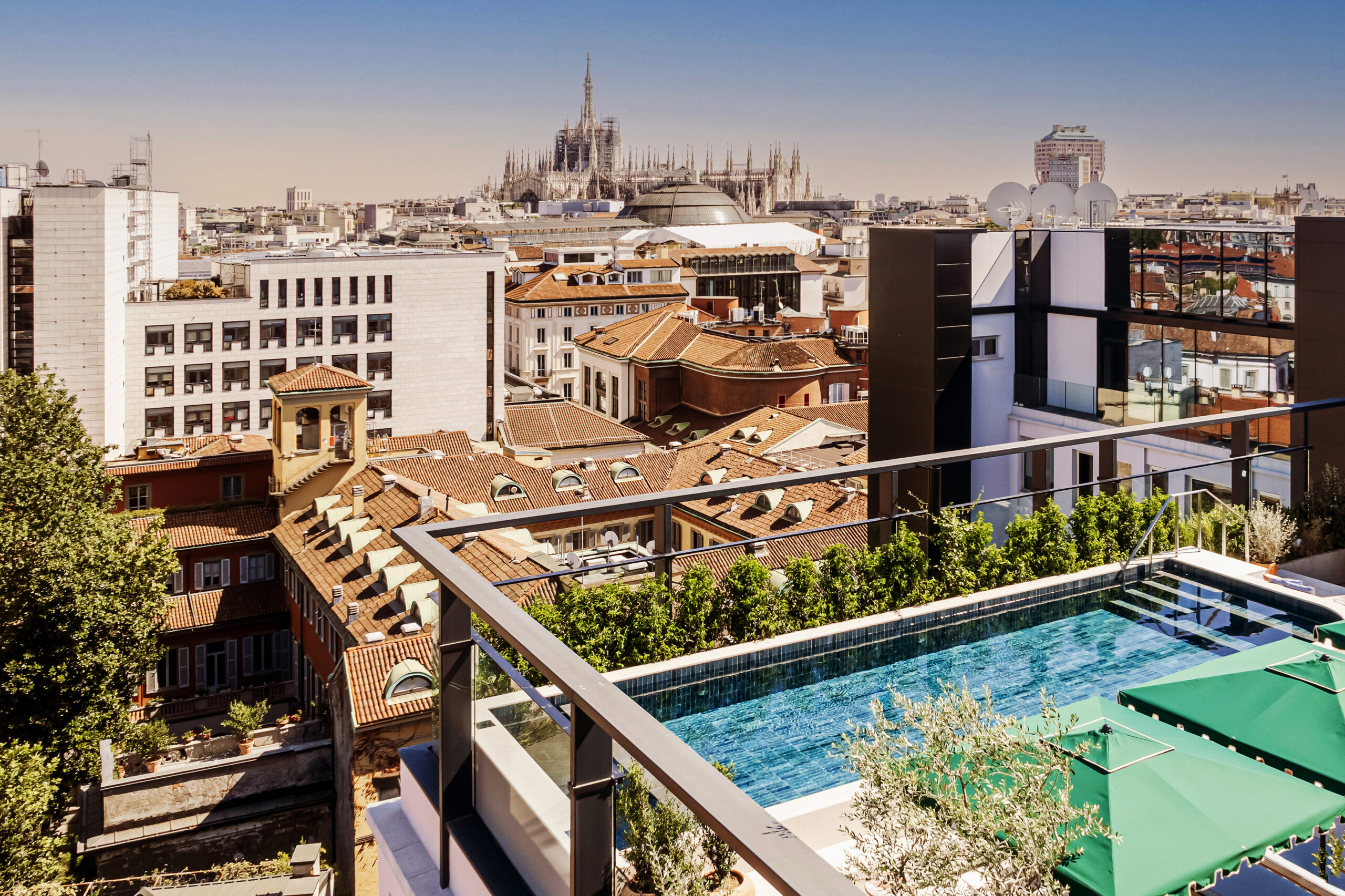 Casa Brera rooftop pool and Duomo of Milan high res scaled