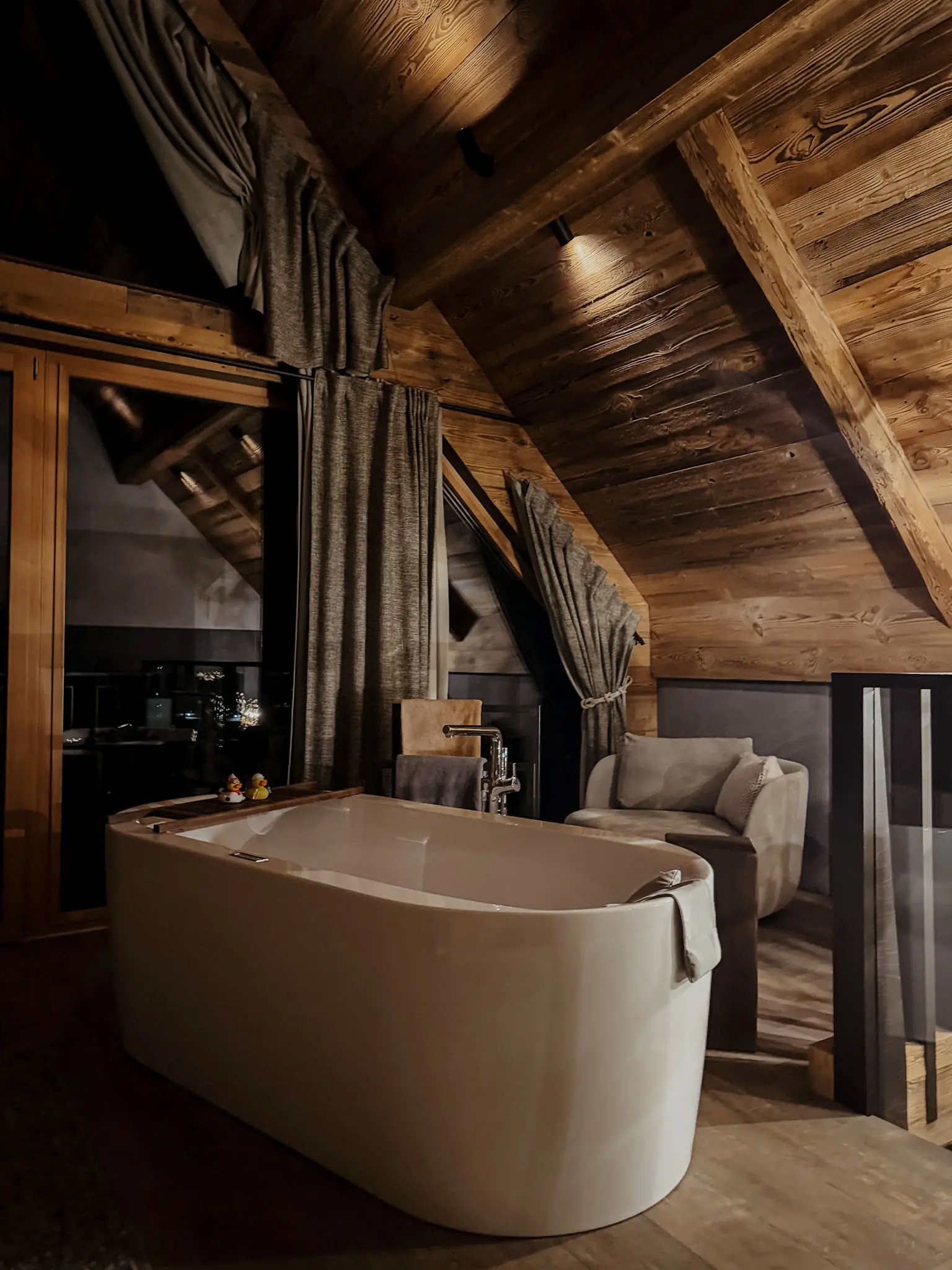 COCOtravel Baumhaus Lodge Gassner Neukirchen badewanne Abend COCOtravel Baumhaus Lodge Gassner Neukirchen badewanne Abend