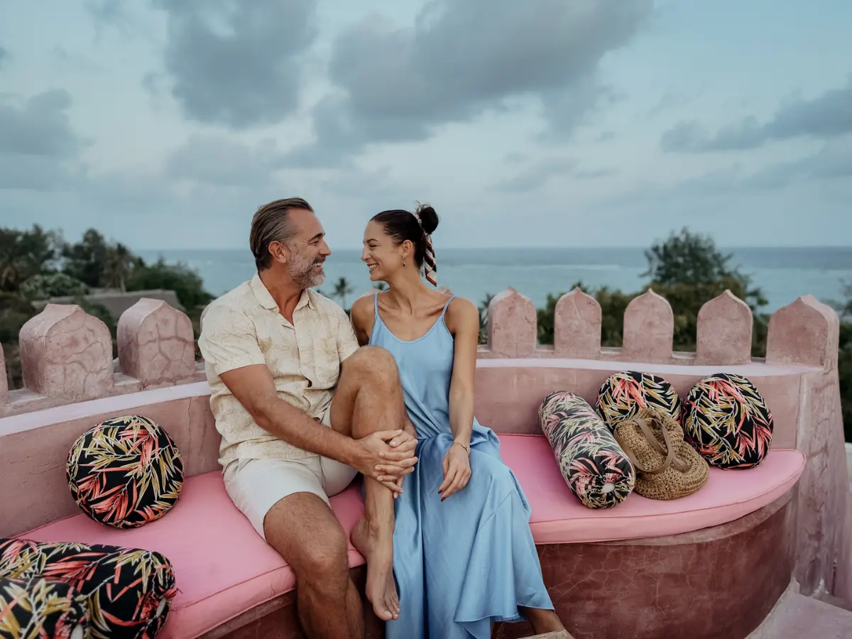 COCOtravel CardamomHouse Tower Sundowner Couple1 COCOtravel CardamomHouse Tower Sundowner Couple1