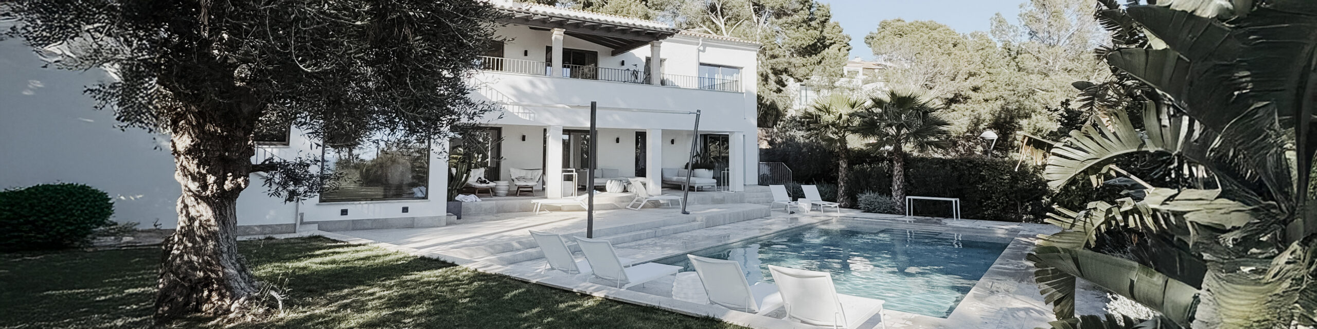 COCOtravel Mallorca VillaRiviera Aussenanlage 7 Header scaled