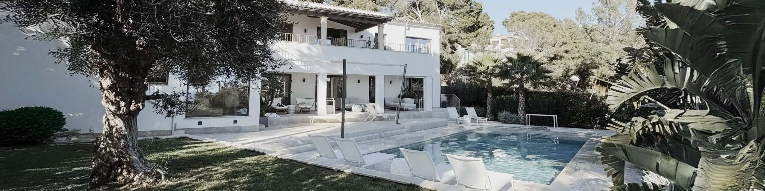 COCOtravel Mallorca VillaRiviera Aussenanlage 7 Header scaled