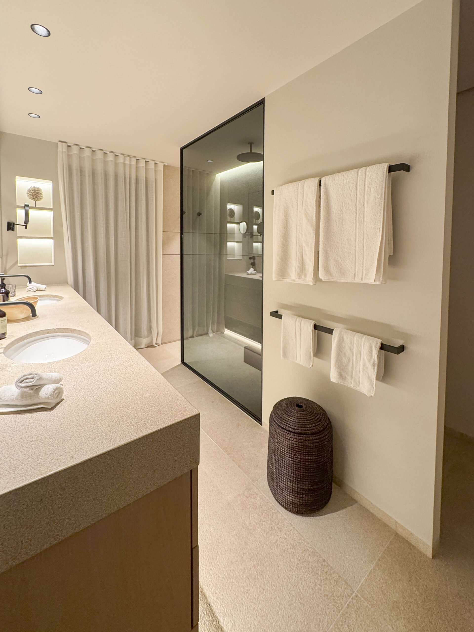 COCOtravel Mallorca VillaRiviera Badezimmer scaled COCOtravel Mallorca VillaRiviera Badezimmer scaled