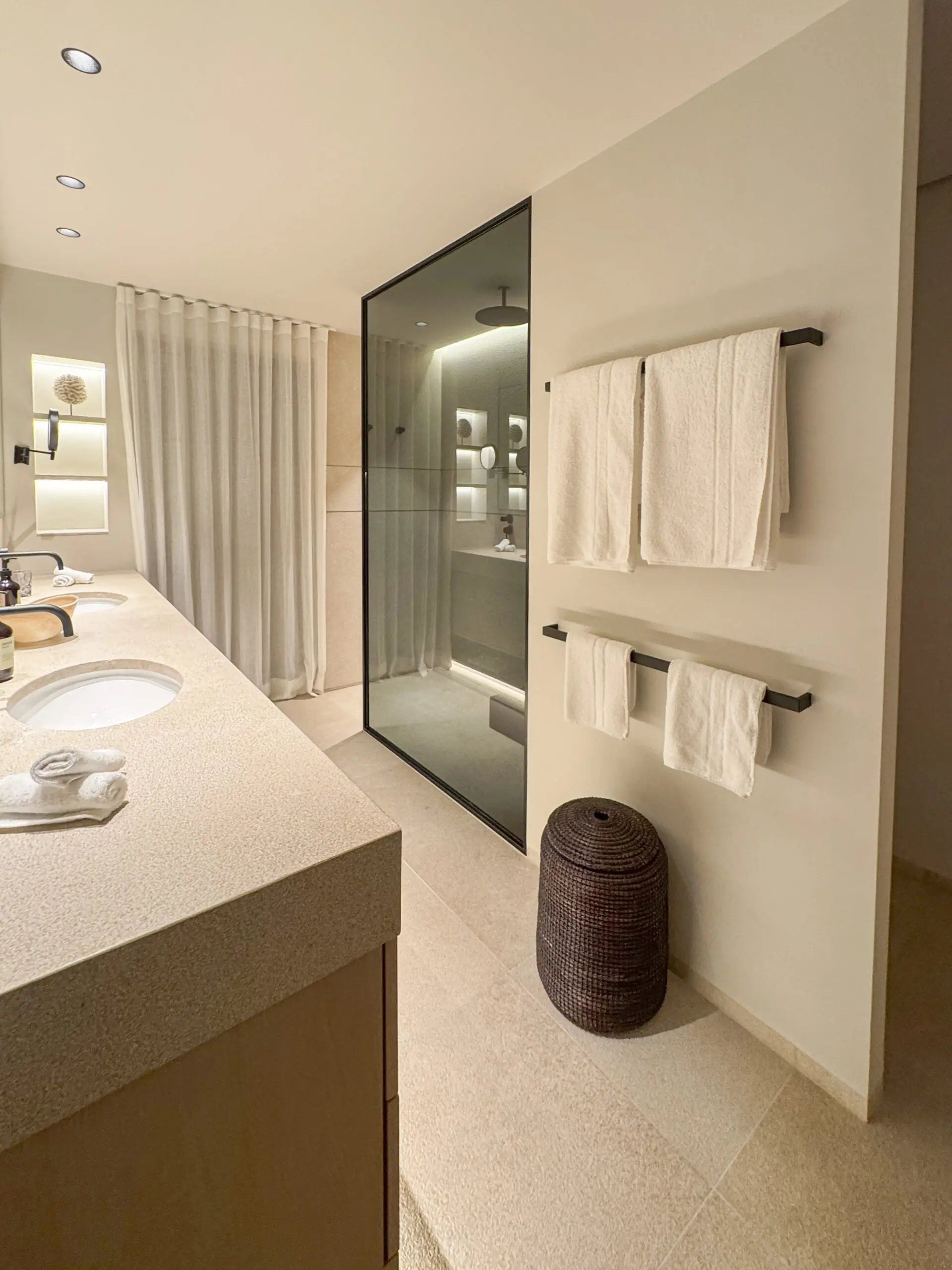 COCOtravel Mallorca VillaRiviera Badezimmer scaled COCOtravel Mallorca VillaRiviera Badezimmer scaled