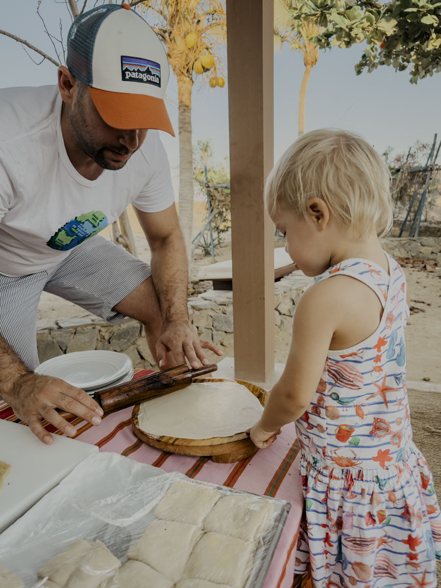COCOtravel Oman AlilaHinuBay CookingLesson OmaniBread 3