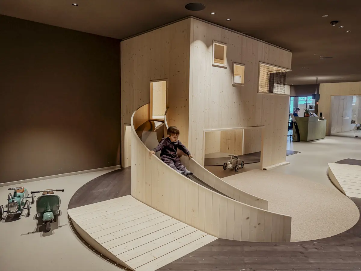 COCOtravel Suedtirol AkiPlose Spielbereich Lobby