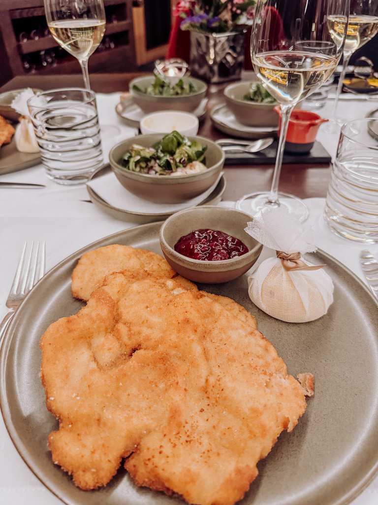 COCOTravel Aurelio Restaurant Schnitzel COCOTravel Aurelio Restaurant Schnitzel