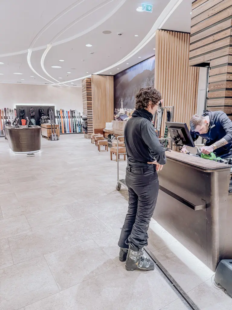 COCOTravel Aurelio Skiverleih2