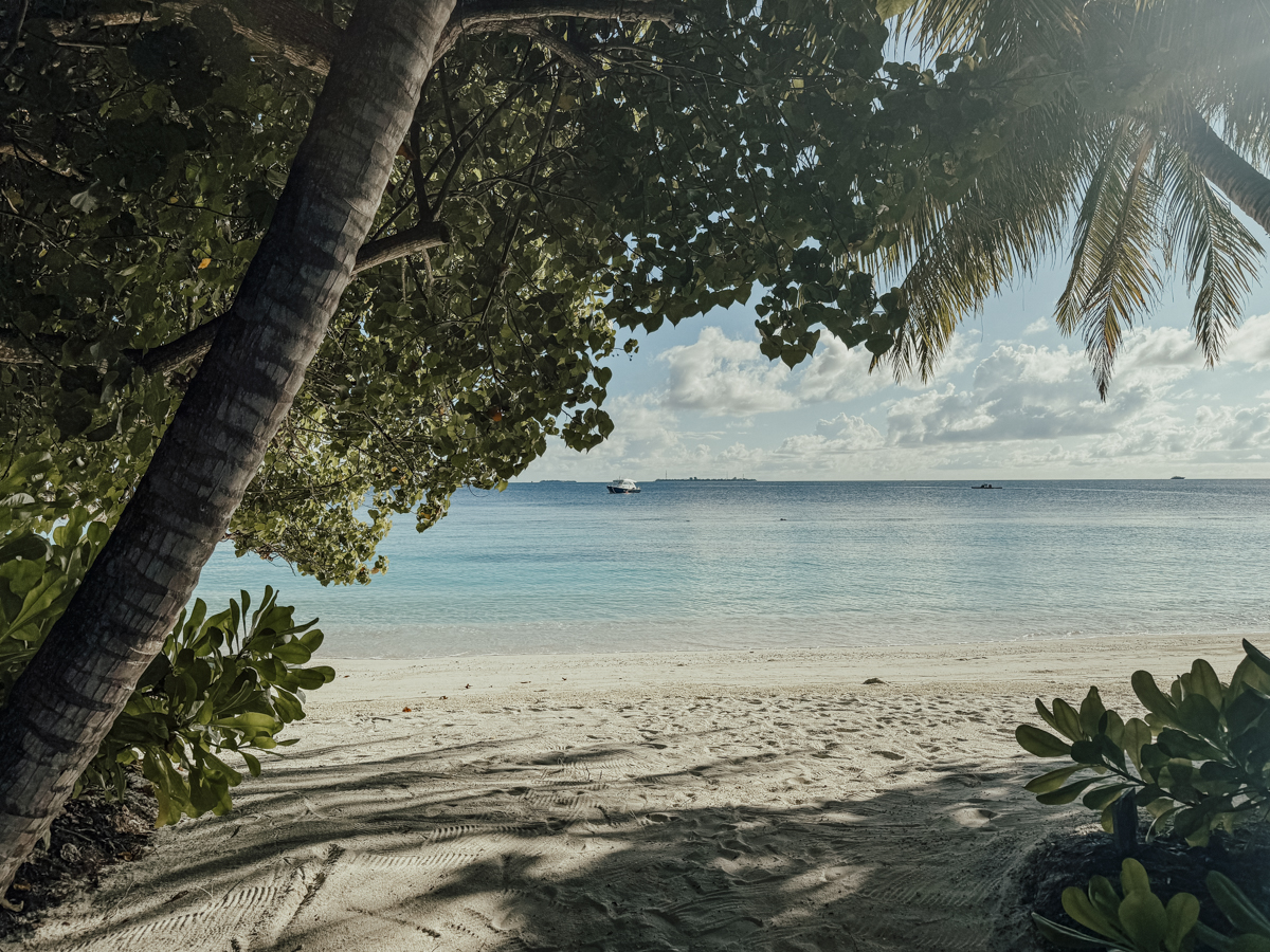 COCOtravel Malediven Nova BeachVilla Meerblick 33