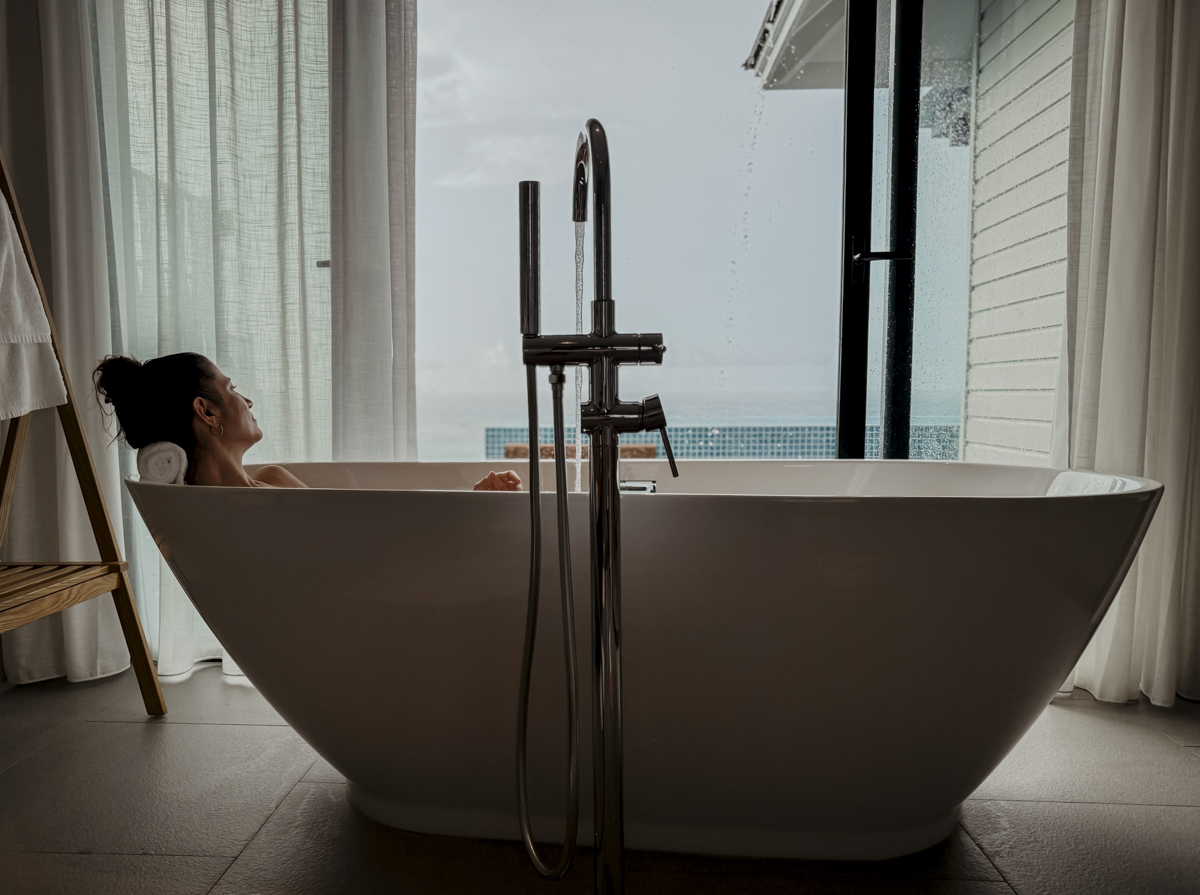 COCOtravel Malediven Nova OverwaterVilla Badewanne 226