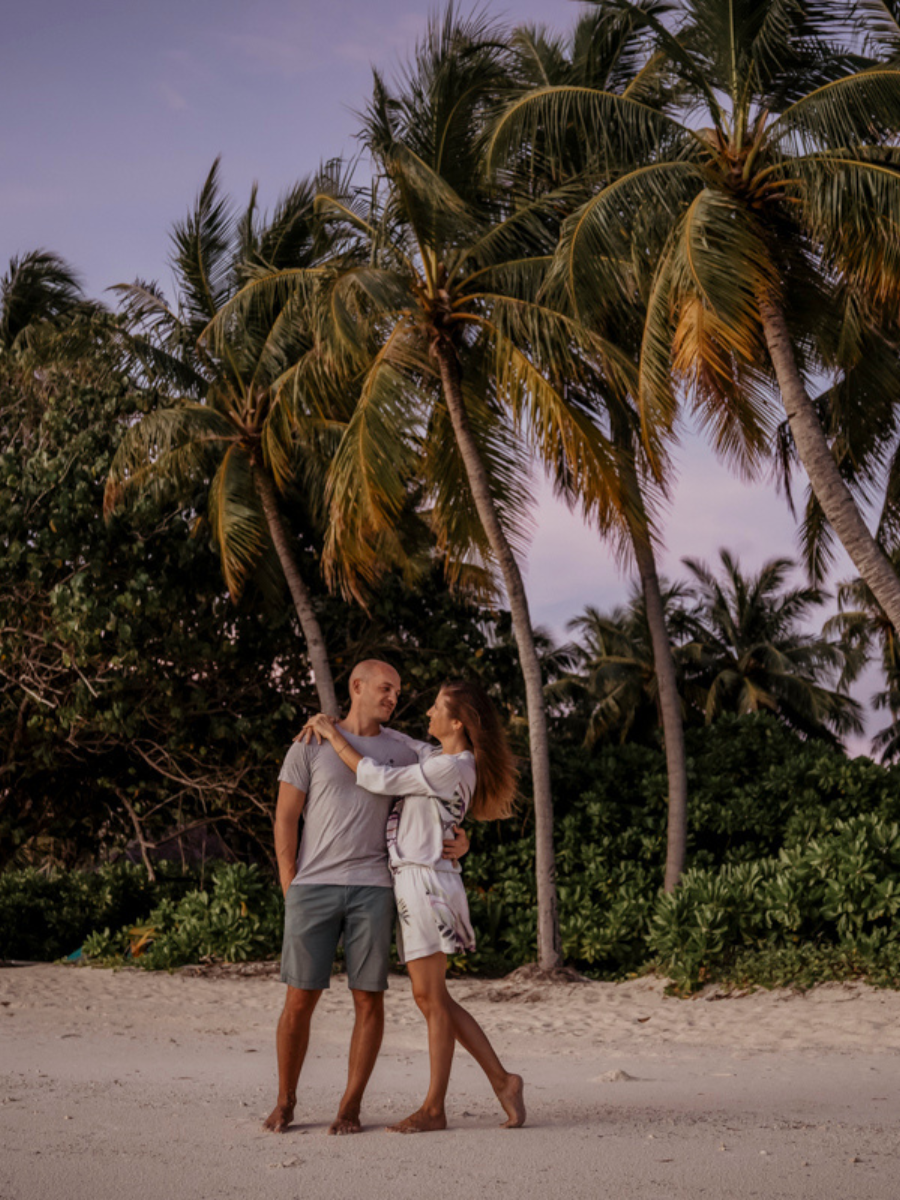 COCOtravel Malediven Nova Sunset Couple233.jpg