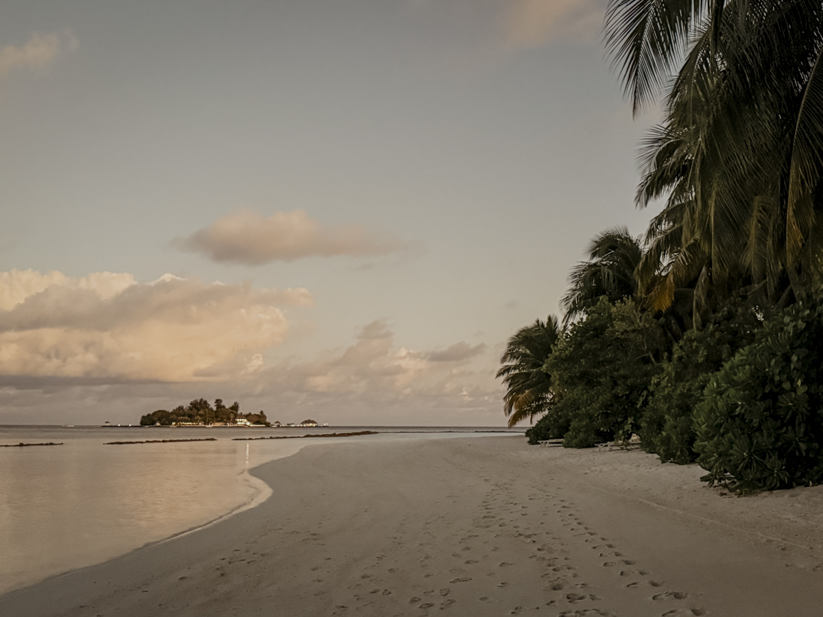 COCOtravel Malediven Nova Sunset Beach 19