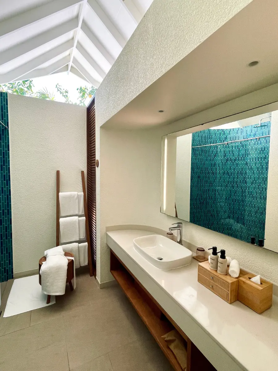 COCOtravel Malediven Raayabyatmosphere Privatepool1 COCOtravel Malediven Raayabyatmosphere Bad