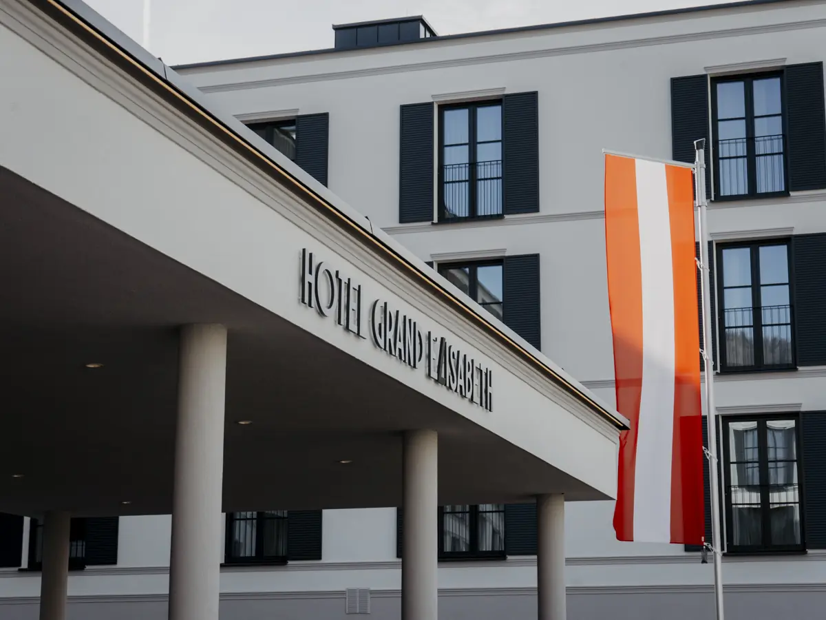 COCOtravel Oesterreich GrandElisabeth Fassade Eingang 88