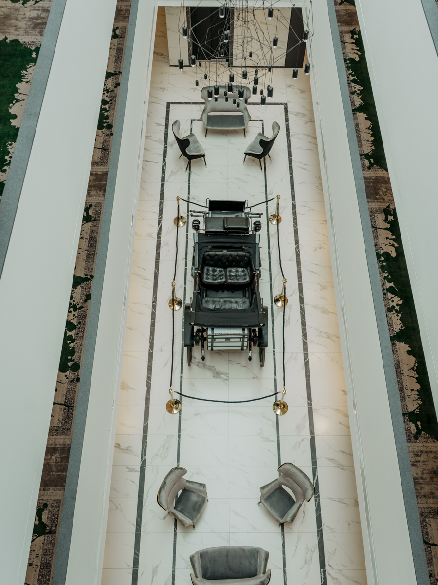 COCOtravel Oesterreich GrandElisabeth Lichthof Kutsche 41