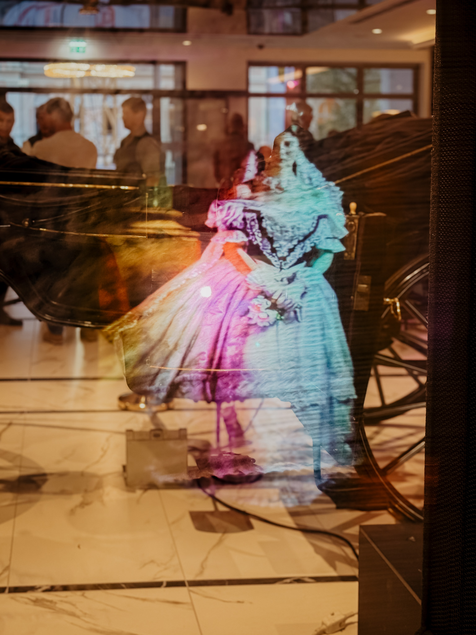 COCOtravel Oesterreich GrandElisabeth Opening Hologram 183.jpg