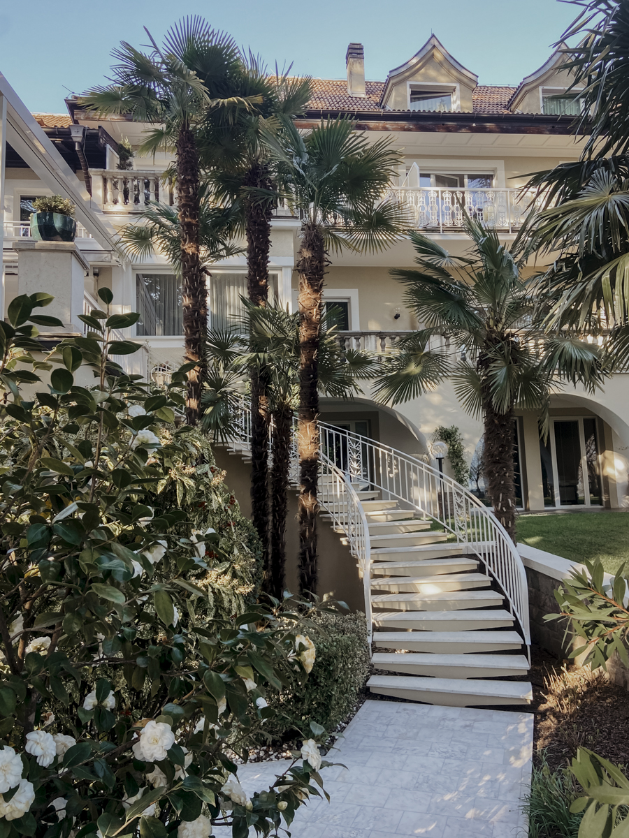 COCOtravel Suedtirol VillaEden AufgangVilla
