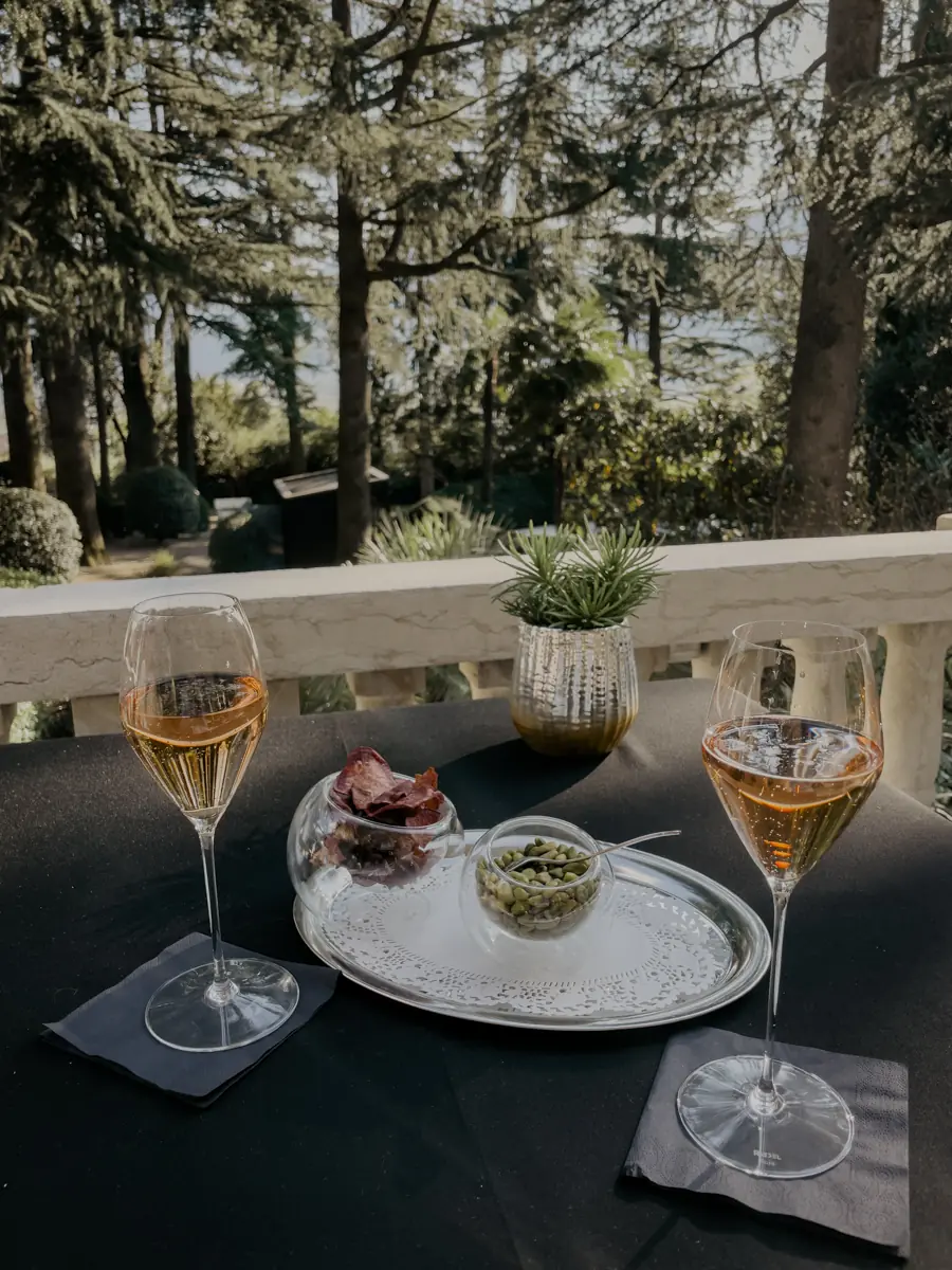 COCOtravel Suedtirol VillaEden Empfang Prosecco