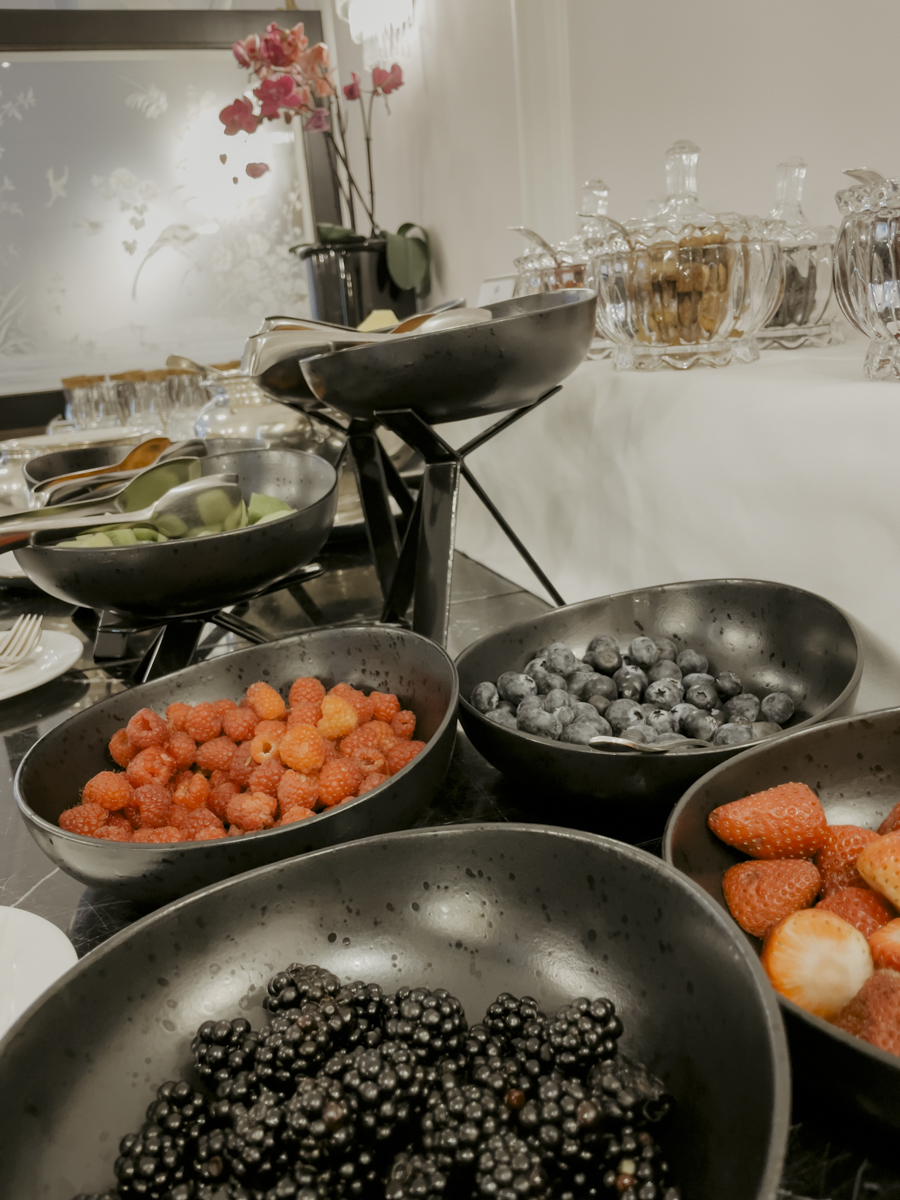 COCOtravel Suedtirol VillaEden Fruehstueck Obst