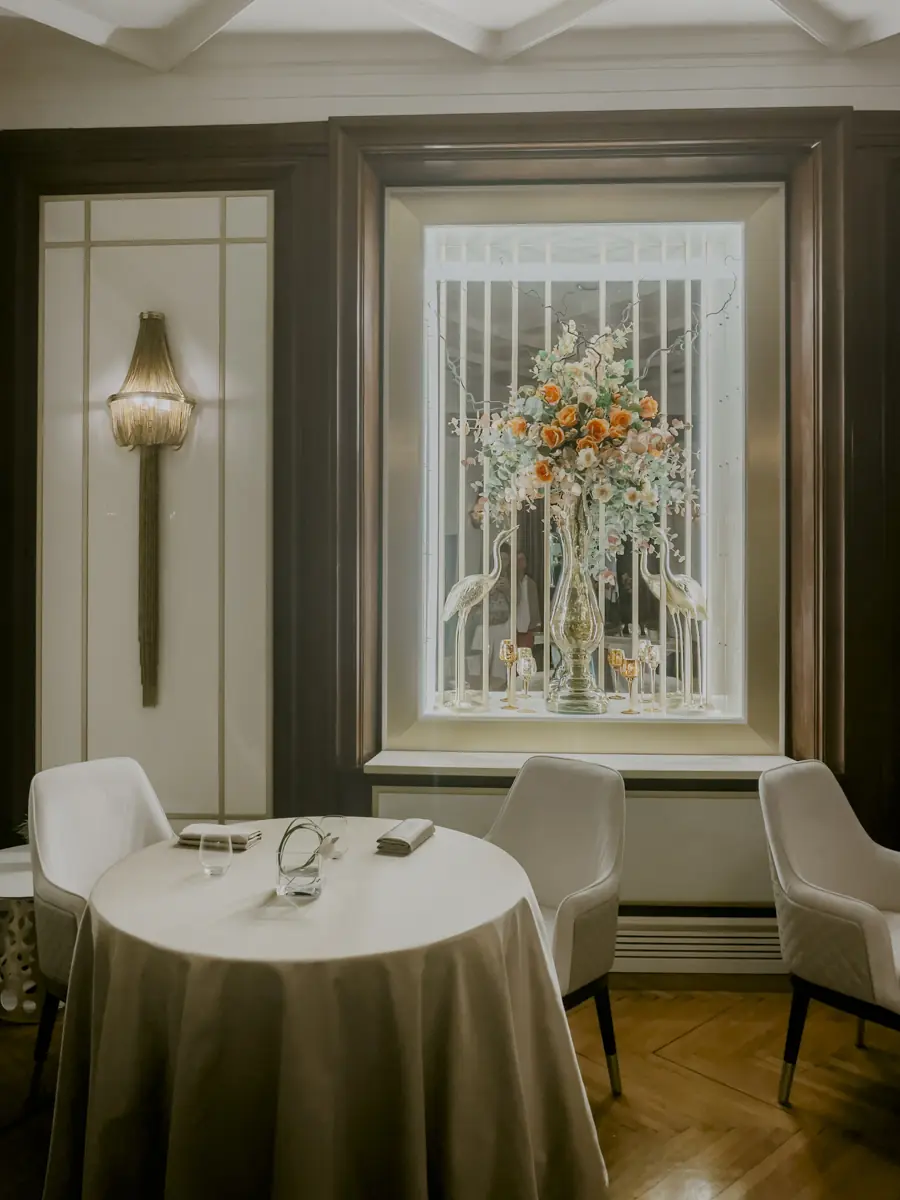 COCOtravel Suedtirol VillaEden Tisch Blumen