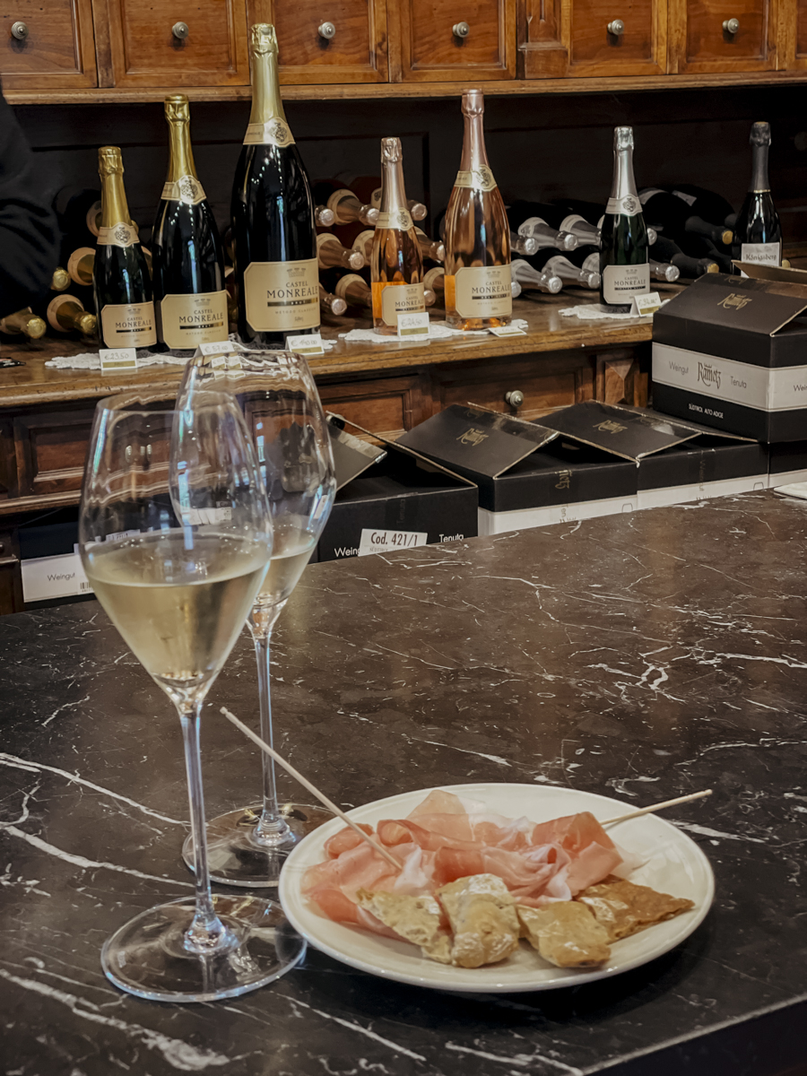 COCOtravel Suedtirol VillaEden Weingut Bar1