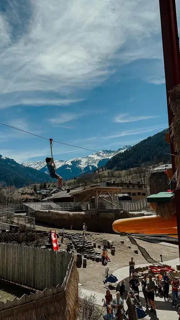 COCOtravel Eder Frida Indoor Spass 06