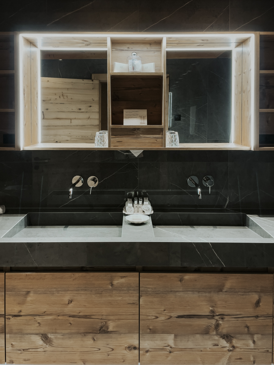 COCOtravel Oesterreich Jagdhof BadezimmerSpiegel COCOtravel Oesterreich Jagdhof BadezimmerSpiegel