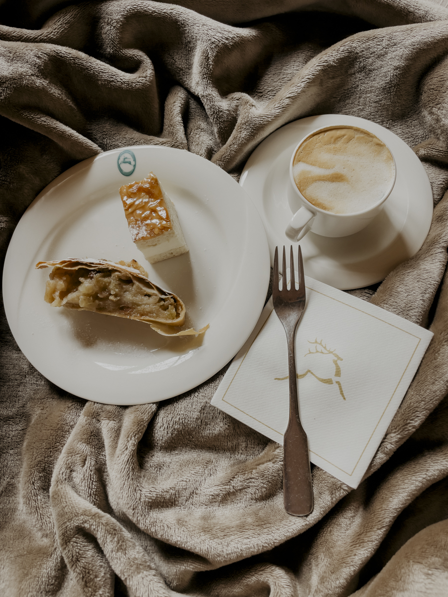 COCOtravel Oesterreich Jagdhof KaffeeUndKuchen1 COCOtravel Oesterreich Jagdhof KaffeeUndKuchen1