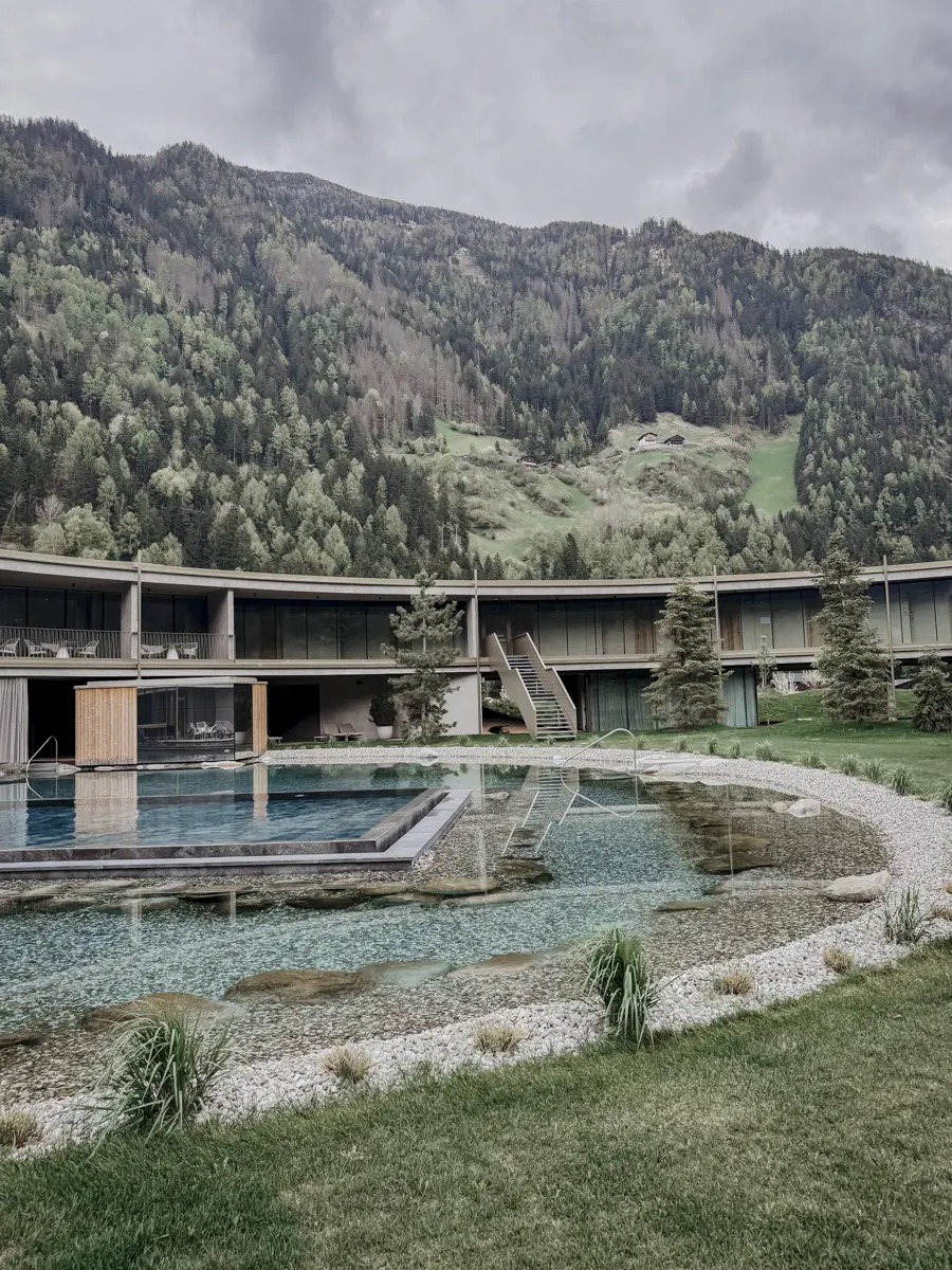COCOtravel Suedtirol OLM Aussenansicht Pool 4