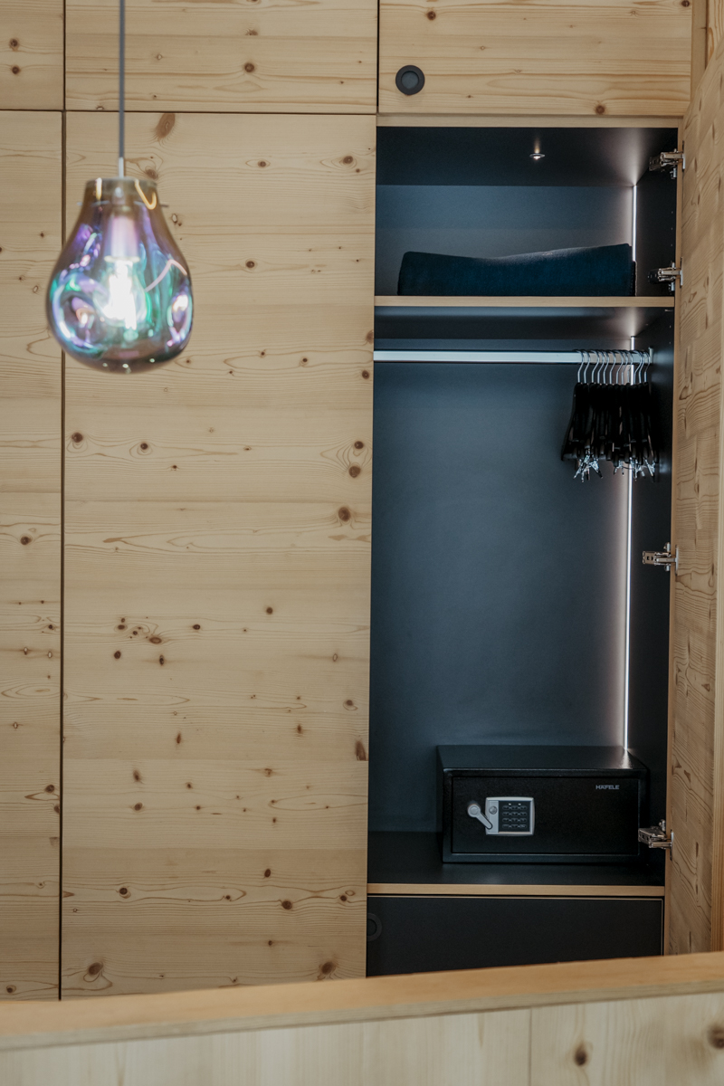 COCOtravel Suedtirol SkyiewChalets Chalet Deluxe Schrank 5 COCOtravel Suedtirol SkyiewChalets Chalet Deluxe Schrank 5