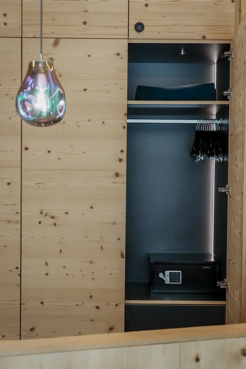 COCOtravel Suedtirol SkyiewChalets Chalet Deluxe Schrank 5 COCOtravel Suedtirol SkyiewChalets Chalet Deluxe Schrank 5