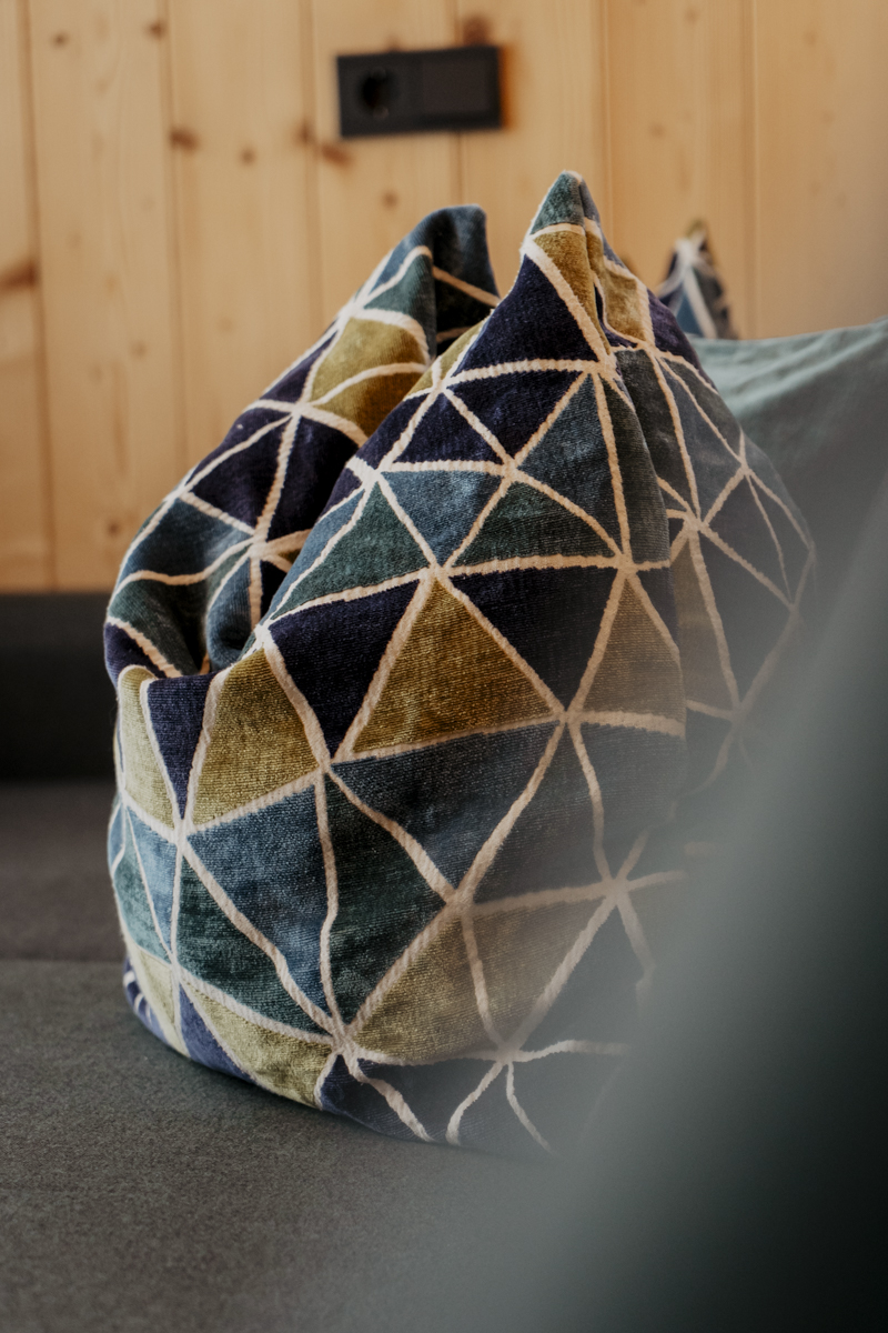 COCOtravel Suedtirol SkyiewChalets Chalet Deluxe Sofaecke 2 COCOtravel Suedtirol SkyiewChalets Chalet Deluxe Sofaecke 2