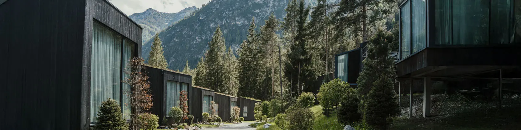 COCOtravel Suedtirol SkyiewChalets Chaletdorf 16 Header