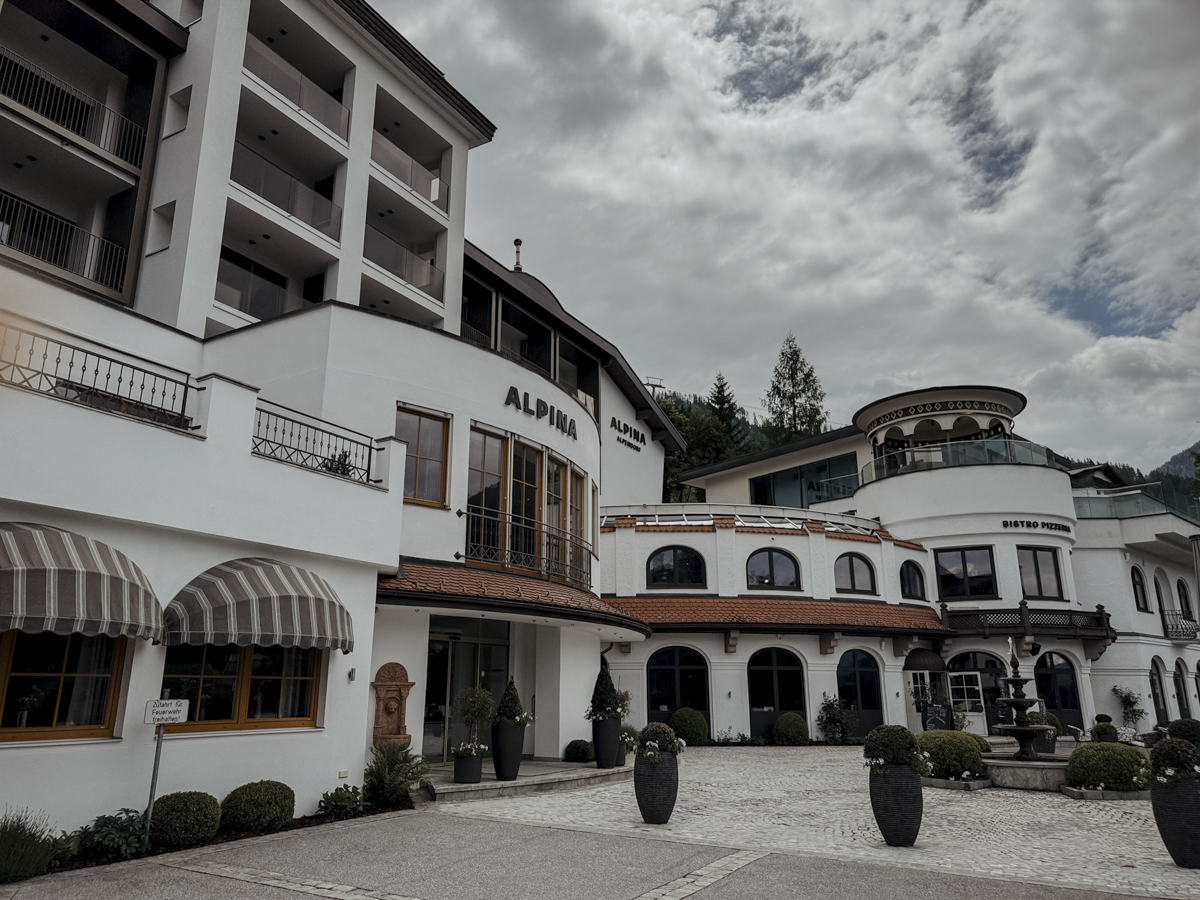 COCOtravel Alpina alpendorf stjohann aussenfassade