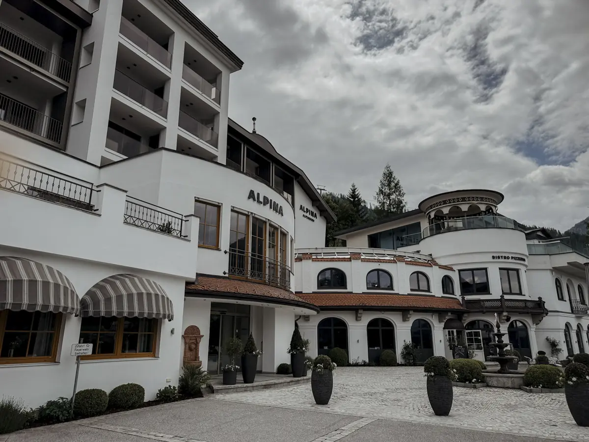 COCOtravel Alpina alpendorf stjohann aussenfassade