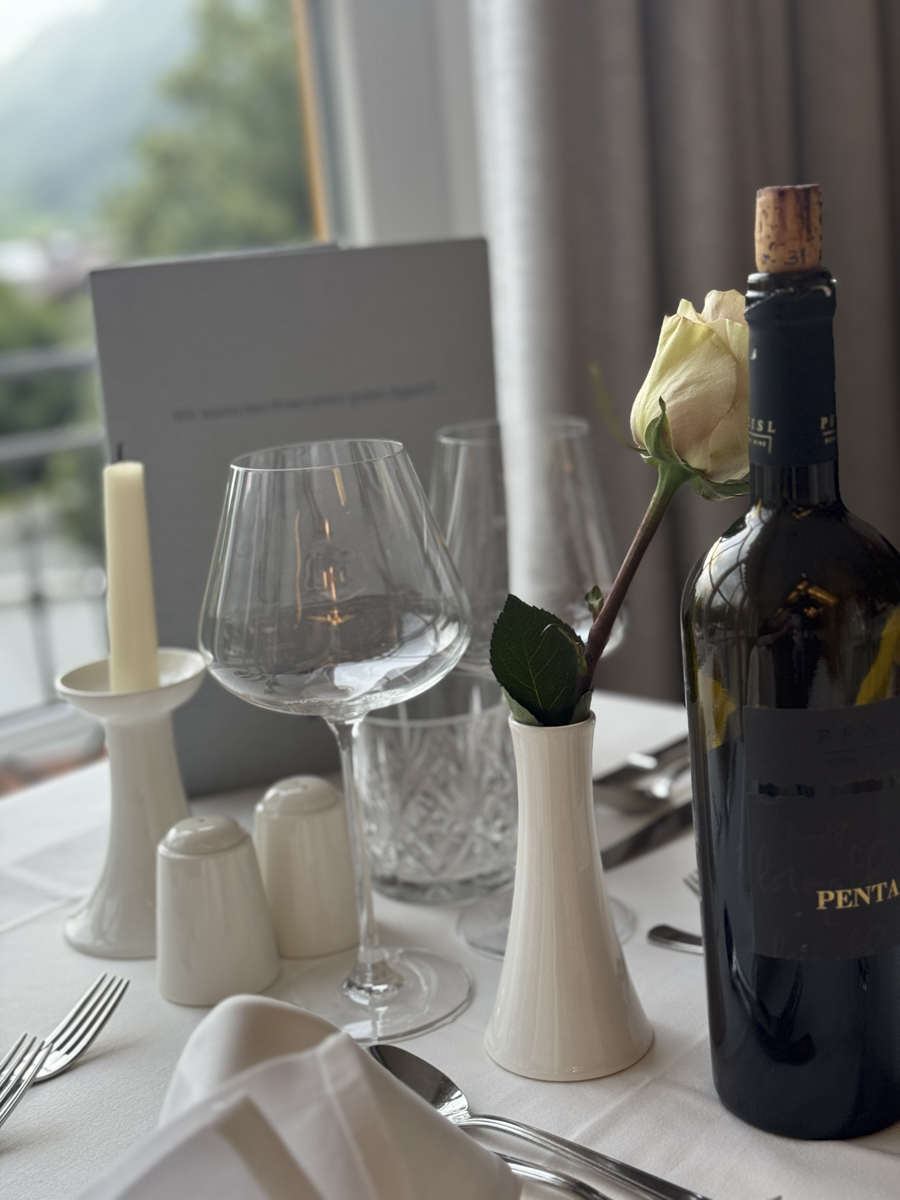 COCOtravel Alpina alpendorf stjohann dinner tisch