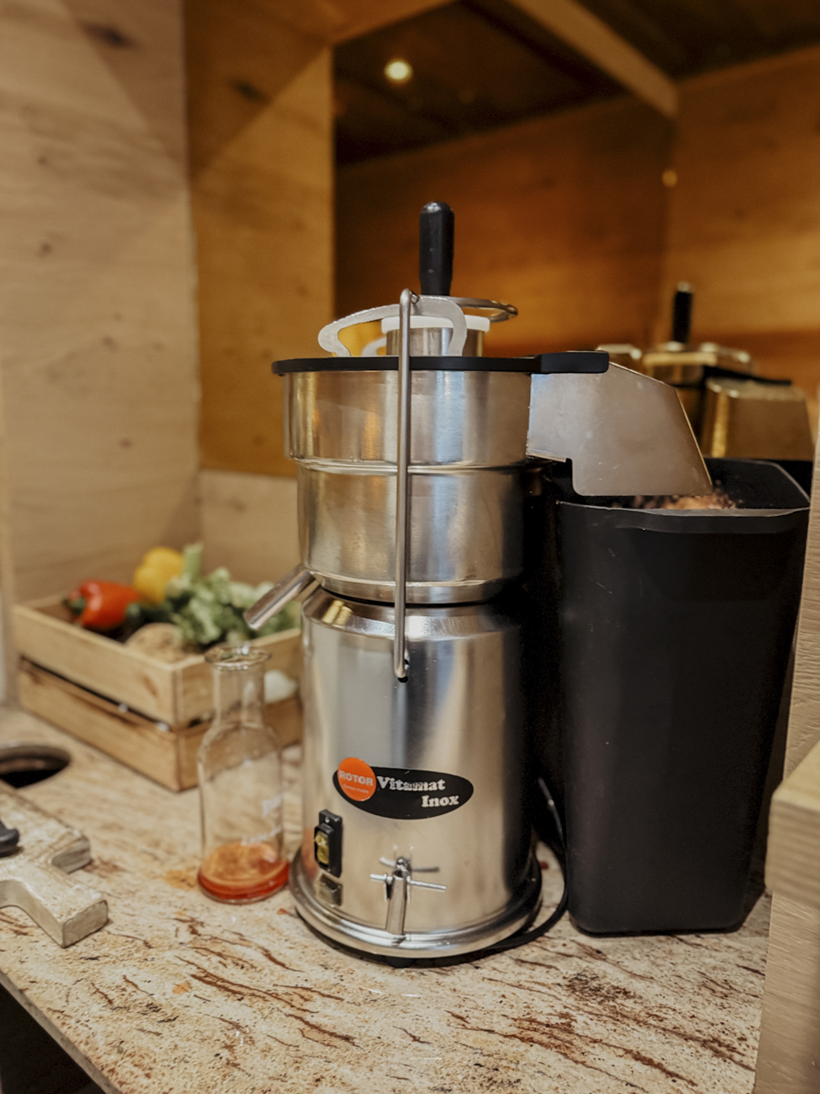 COCOtravel Alpina alpendorf stjohann fruehstueck saftpresse