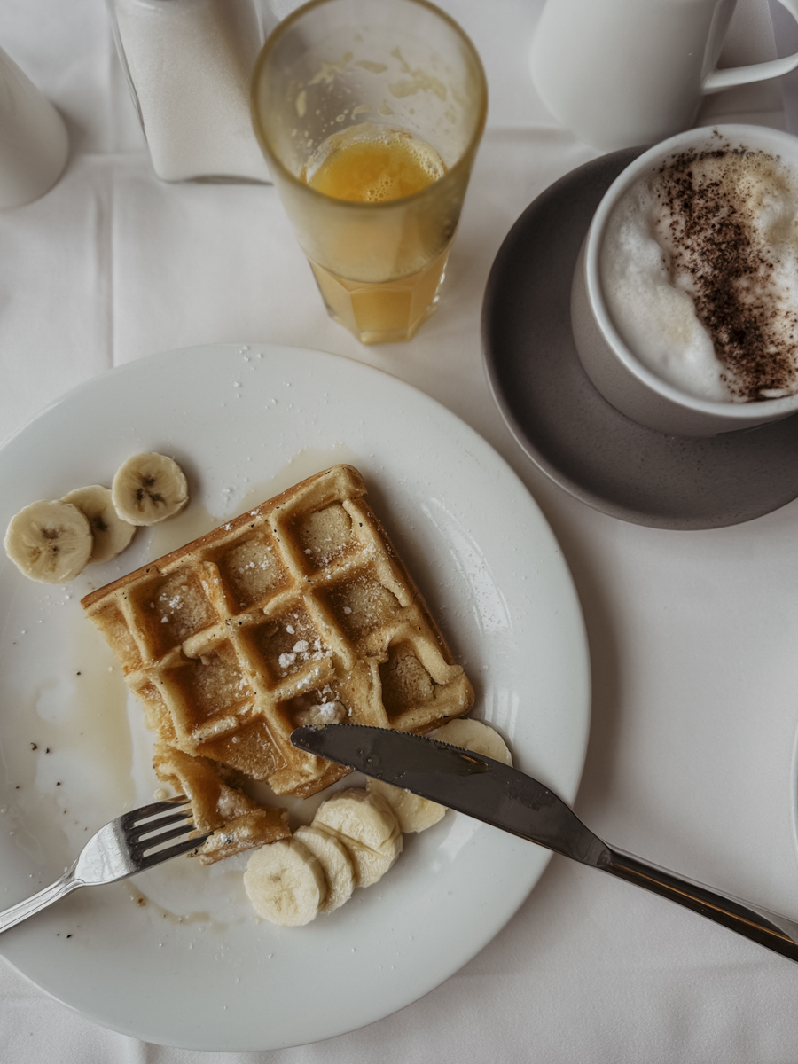 COCOtravel Alpina alpendorf stjohann fruehstueck waffeln