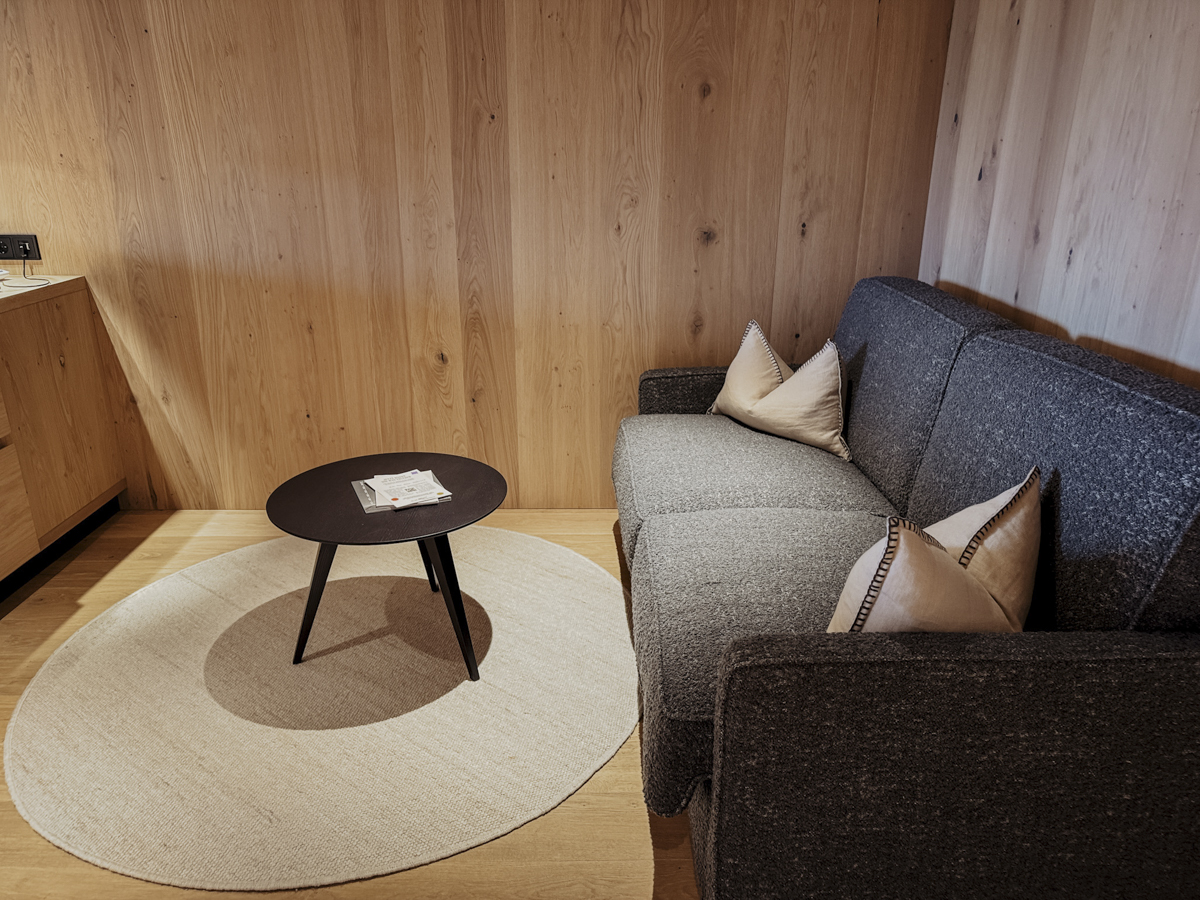 COCOtravel Alpina alpendorf stjohann zimmer couch quer